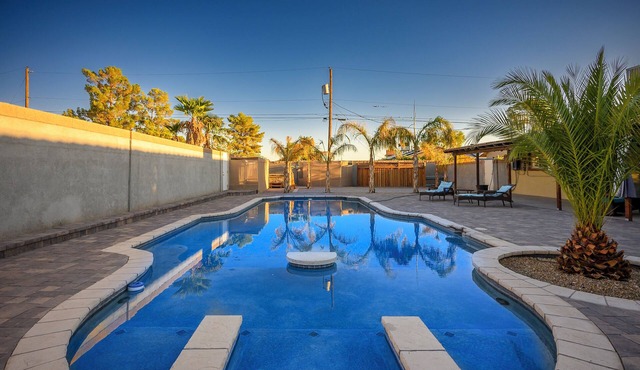 Peacock Paradise Ranch - Home W/Pool+Hot Tub+BBQ Near Las Vegas Strip