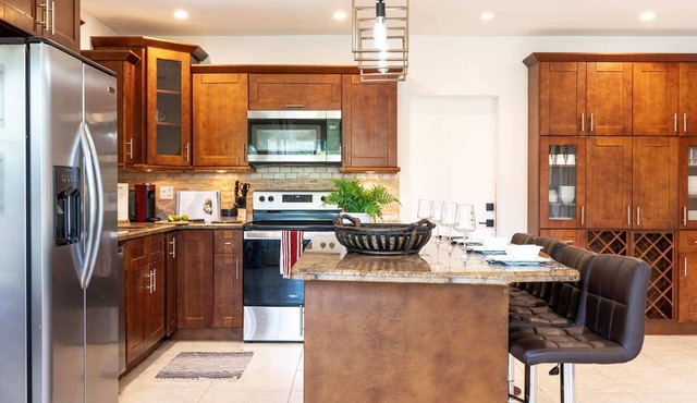 Peacock Place - Grill, Yard and Prime Location