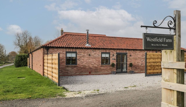 PEACOCKS REST, pet friendly, luxury holiday cottage in Pocklington