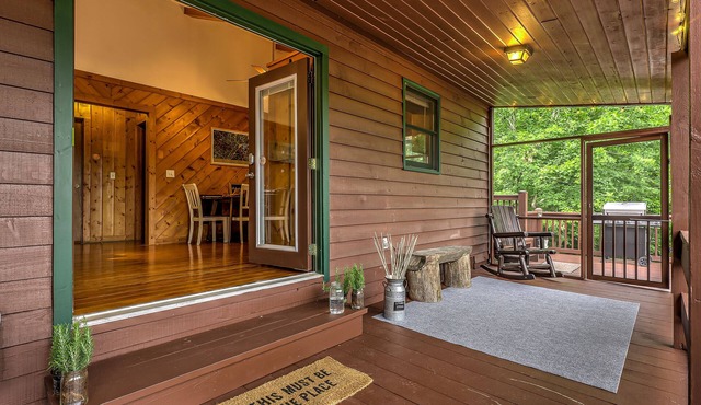 Peak-a-Blue: Hottub Movies/Mtn View/Bigfoot Bunker Game Rm/Big Deck/Fire Pit