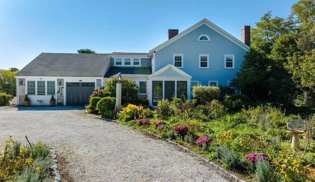 Peak Aug Weeks still avail! Sat-Sat. Brewster Farmhouse Retreat on Seymour Pond