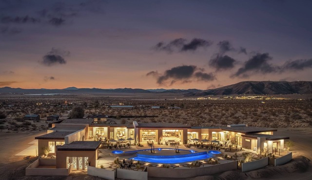 Peak by Fieldtrip | 8 BR Modern Oasis | 2 Pools