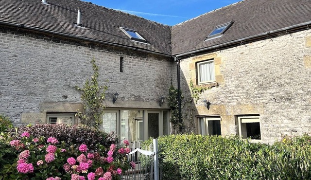 Peak District country cottage with free EV charging