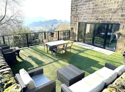 Peak District Getaway Retreat! The most Stunning Garden Views - Firepit - Brand newly refurbished - Perfect for friends & family getaways