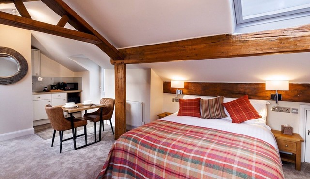 Peak District Haven | Scenic Glossop Retreat | Pass the Keys