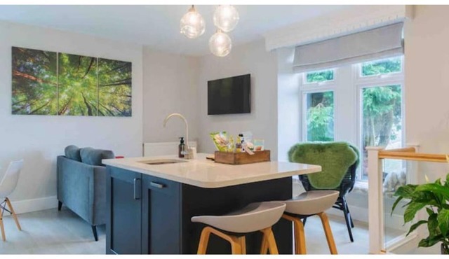 Peak District, Hillside Retreat, panoramic views, Nr Bakewell & Chatsworth