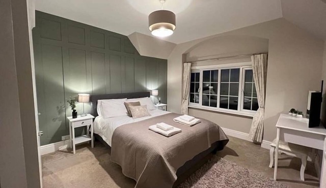 Peak District village cottage with stunning views