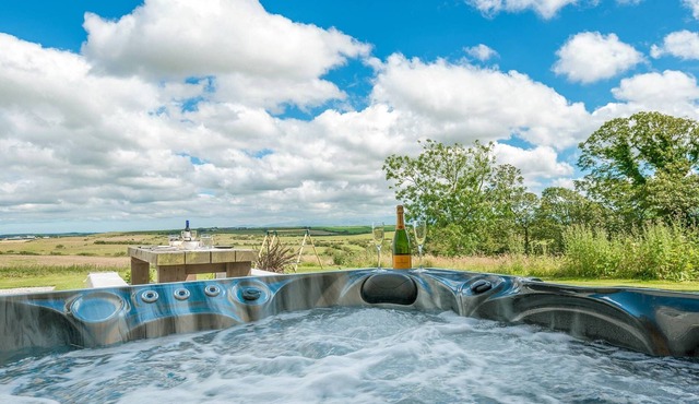 Peak Farmhouse - Luxury Cottages