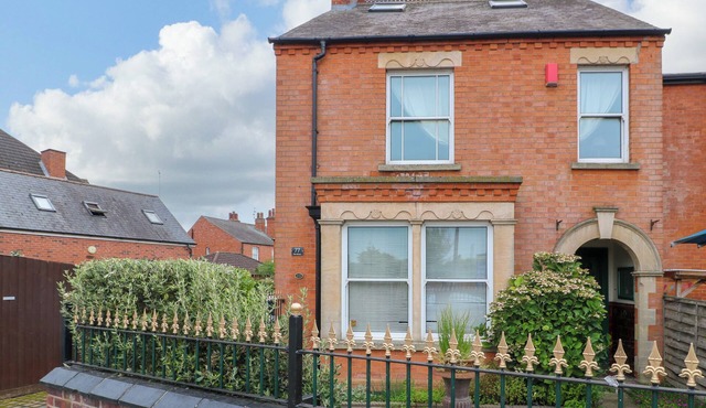 PEAK HOUSE, family friendly, with open fire in Newark-On-Trent