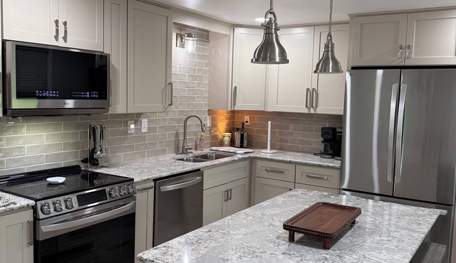 Peak Retreat is a private 3-bedroom house with WiFi and AC in tranquil Racine OH