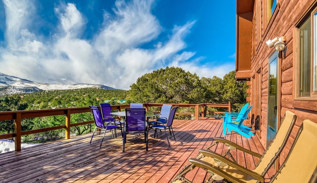 Peak View Lodge-Beautiful Mountain View, Large Deck, WiFi, W/D, Great for ATVs