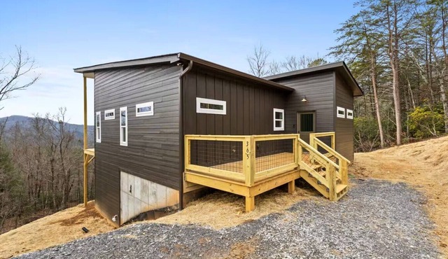 Peaks & Pines Retreat - Gated & Fully Paved - Private Home