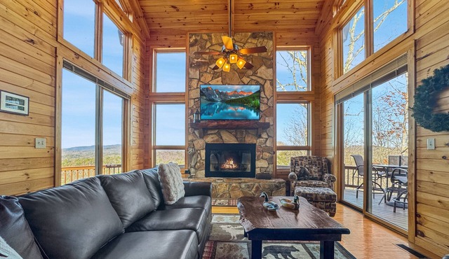 Peaks & Quiet Retreat - Mountain Views | Pet Friendly | Hot Tub | Firepit