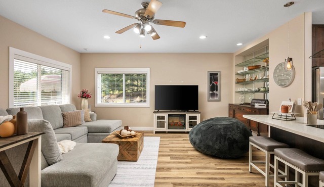 Peaks View Bunk House | Game Room Fun, Fire Pit Nights & Quiet Forest Retreat Getaway