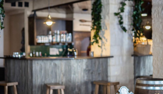 Peanut Medieval Lodge