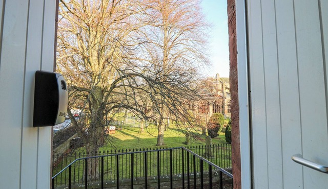 PEAR COTTAGE - PRIORWOOD GARDEN, pet friendly in Melrose