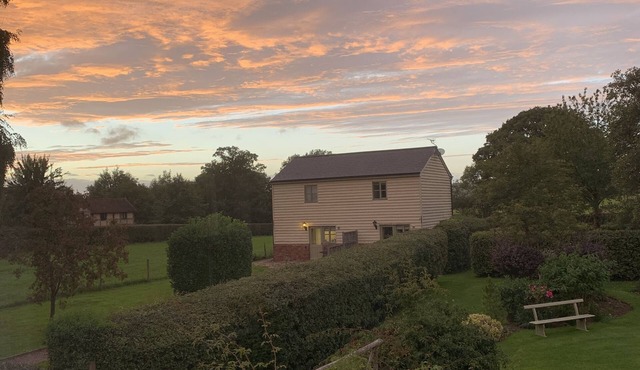 Pear Tree Cottage. 2-bedroomed cottage. Short breaks welcome. Free Wifi