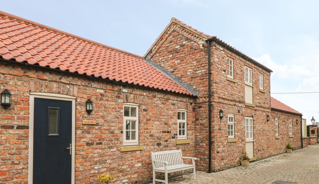 PEAR TREE COTTAGE, family friendly, with open fire in Dunnington