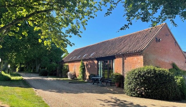 PEAR TREE, family friendly, with a garden in Wood Norton