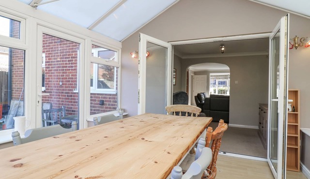 PEAR TREE HOUSE, pet friendly, country holiday cottage in Canterbury