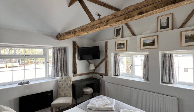 Pear Tree Inn Pear & Olive