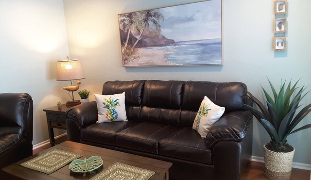 Pearl of The Sea, 1 BDRM Condo, 2nd floor, heated pool, 2 min walk to the beach