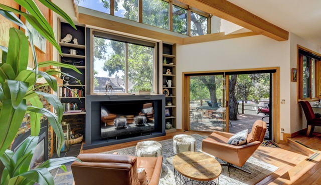 Pearl st, A/C, Fireplace, Views and Decks- Winner