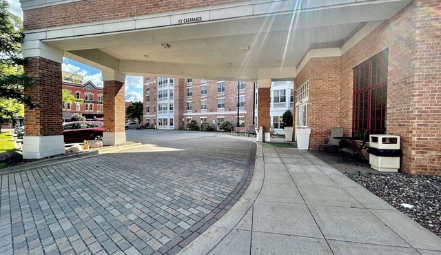 Pearl Street Hotel & Suites