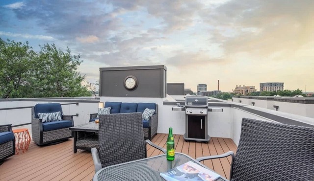 Pearl Townhome w/Rooftop Deck and Community Pool