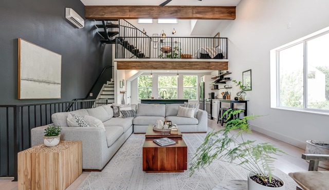 Pearl Townhouse Open Concept Loft: one of a kind near the River & Pearl District