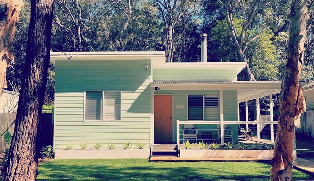 Pearlie @ Pearl Beach, NSW. Retro Beach House. 5 minute walk to beach.