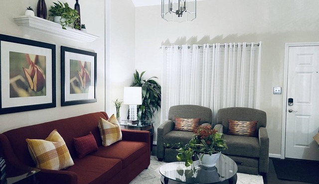 Pearlitah: Luxe 3BR King Ensuite, 4 Beds, Semi-Gated Central location