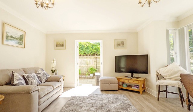 Pears Grove - Southbourne - a family house that sleeps 6 guests in 3 bedrooms