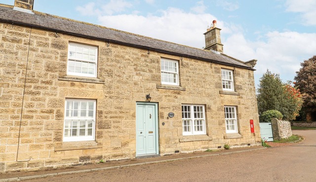 PEARY HOUSE, family friendly, character holiday cottage in Powburn