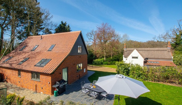 Peaty Cottage - Two Bedroom House, Sleeps 4