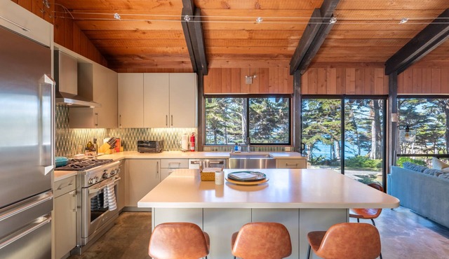 Pebble Beach perfection. Peaceful, Ocean view property to rest, golf, reset.