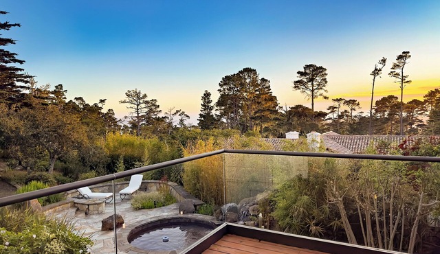 Pebble beach secret golfers retreat with hot tub and gym LX92