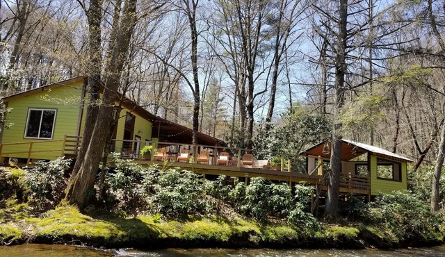 Pebble Creek Magical Retreat 23 acres Sleeps 17 Log House Large Shelter Deck