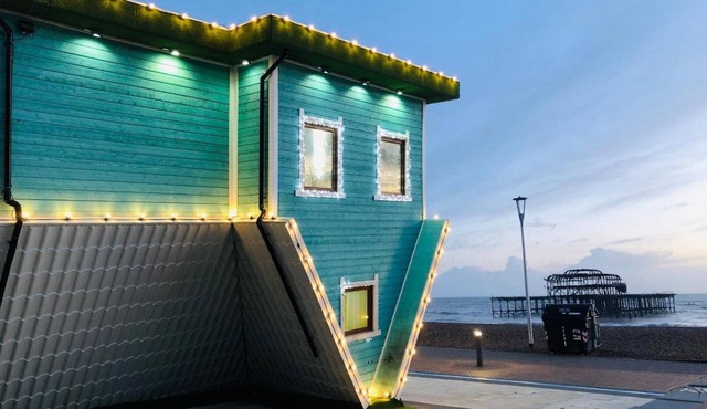 Pebble Mews House - Sleeps 6 to 8 Guests