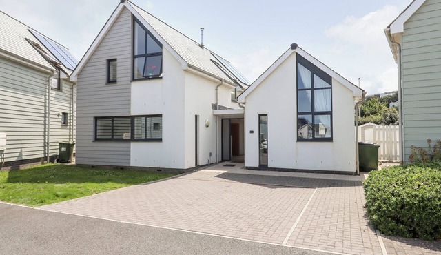 PEBBLE RIDGE VIEW, pet friendly, with hot tub in Westward Ho!