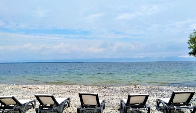 Pebbles Beach Resort - Eagle - 20 Guest Package (5 cottages)