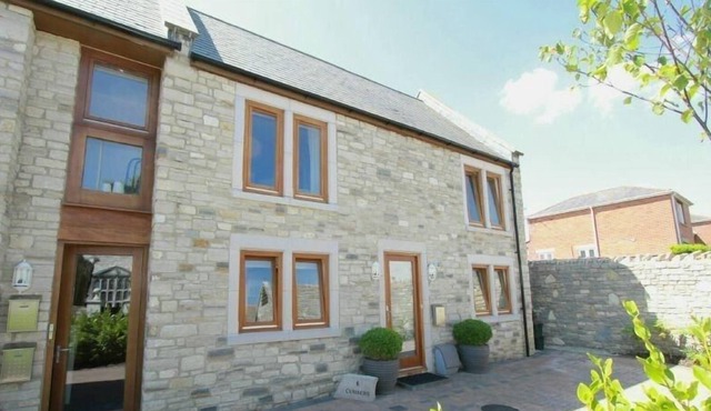 Pebbles - quality seaside holiday home for families