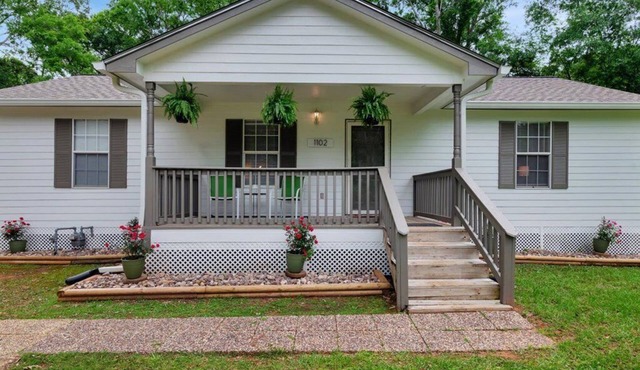 Pecan Park Cottage -nClose to SFA + Downtown NAC