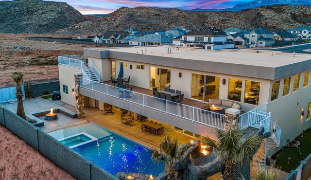 Pecan Valley Resort| BRAND NEW Private Pool and Hot Tub w/Slide