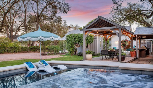 Pecan Villa with Access to Swimming Pool and Hot Tub