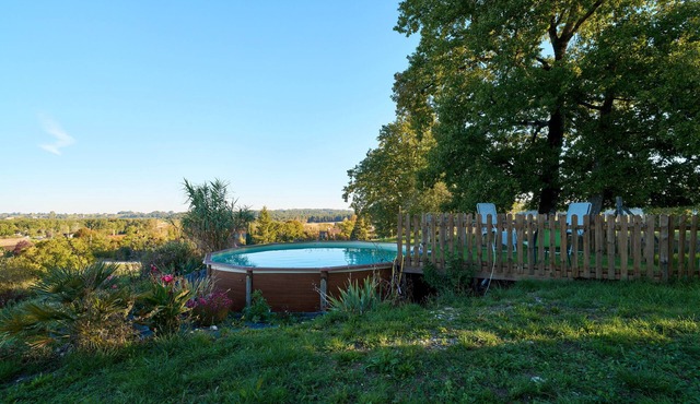 Pech Chabrol: Family Cottage with Pool and Vineyard View