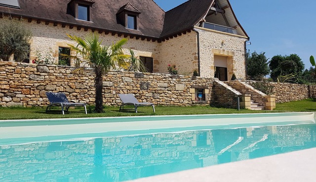 Pechanette, lovely large private swimming pool and completely fenced garden