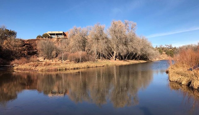 Pecos River Cliff House, Private Cliff House Retreat near Santa Fe, New Mexico