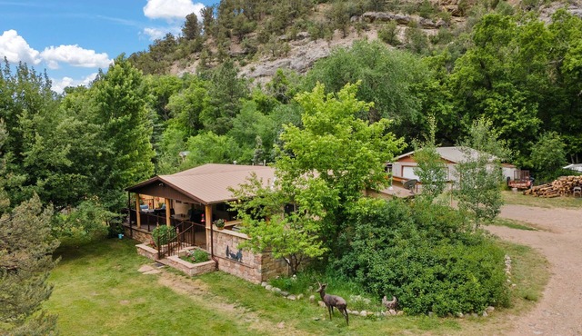 Pecos River Retreat with a Hot Tub