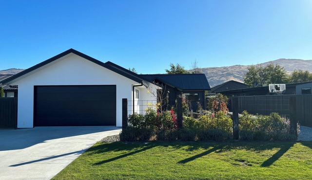 Pedal and Play - Cromwell Holiday Home